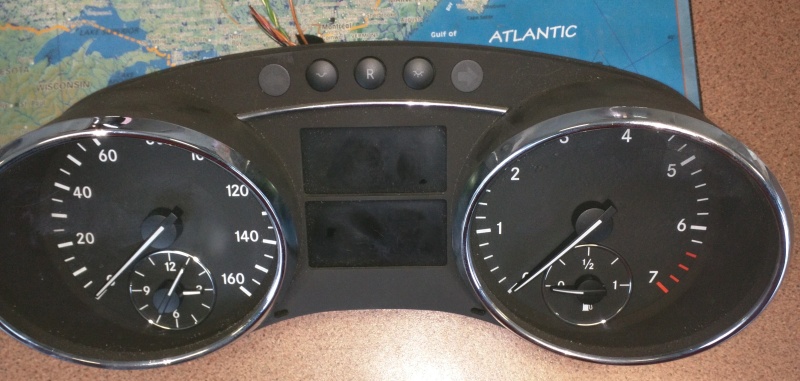 R350 Instrument Cluster 251 440 63 11